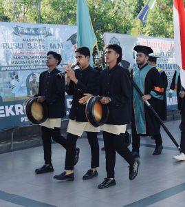 Mahasiswa Seni Pertunjukan UNIKI Iringi Wisuda Angkatan IV dengan Musik Tradisional Aceh