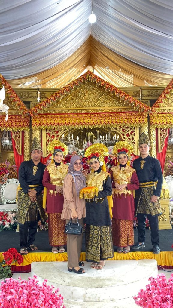 Mahasiswa Seni UNIKI Tampilkan Tari Galombang Minang di Acara Pernikahan